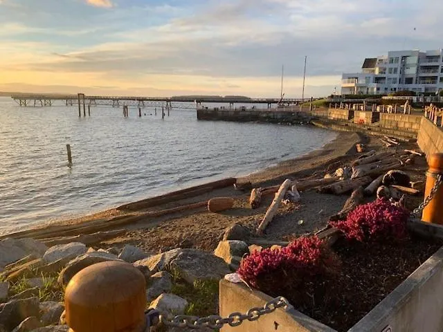 Hotel Sidney Waterfront Inn & Suites
