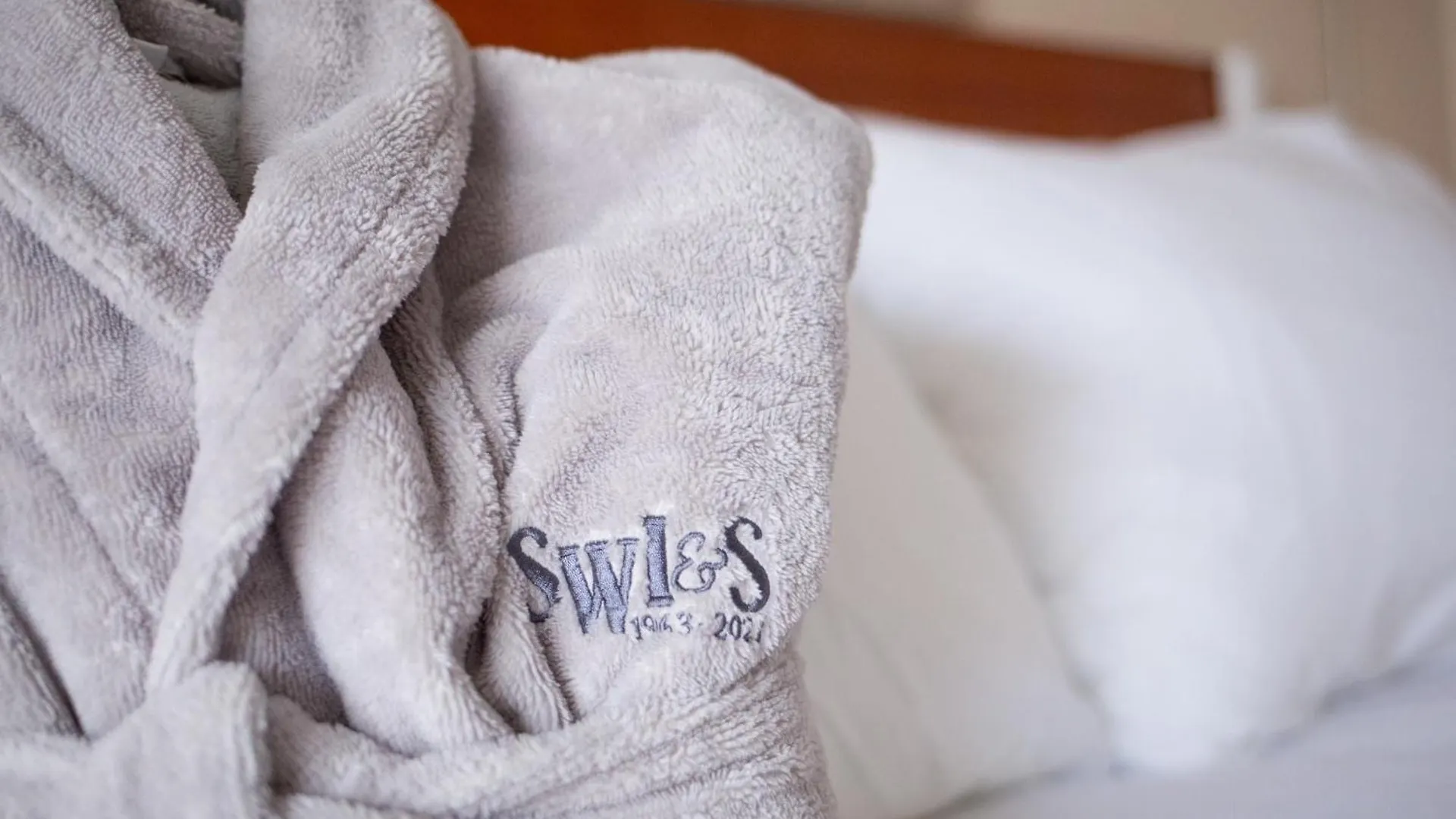 Hotel Sidney Waterfront Inn & Suites