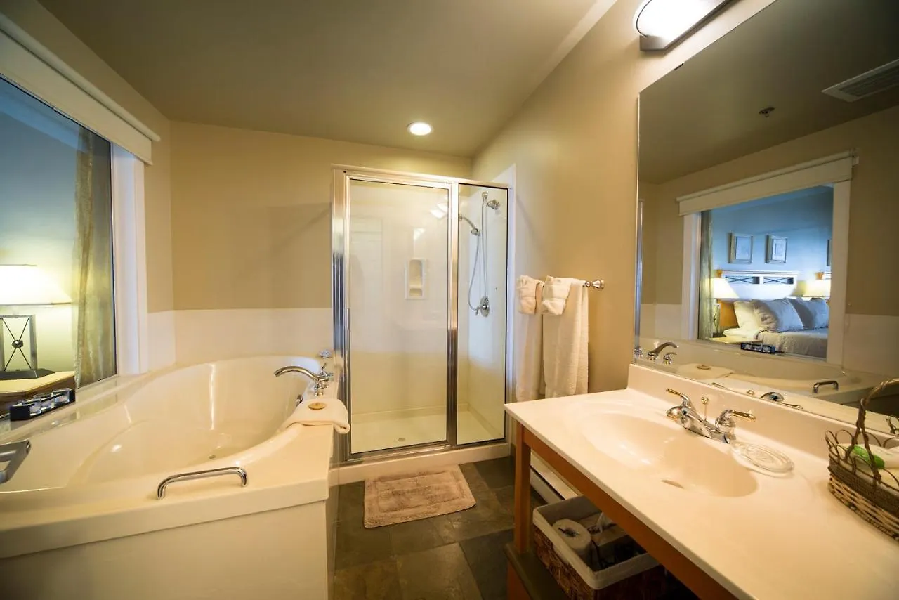 Sidney Waterfront Inn & Suites 3*,  Canada