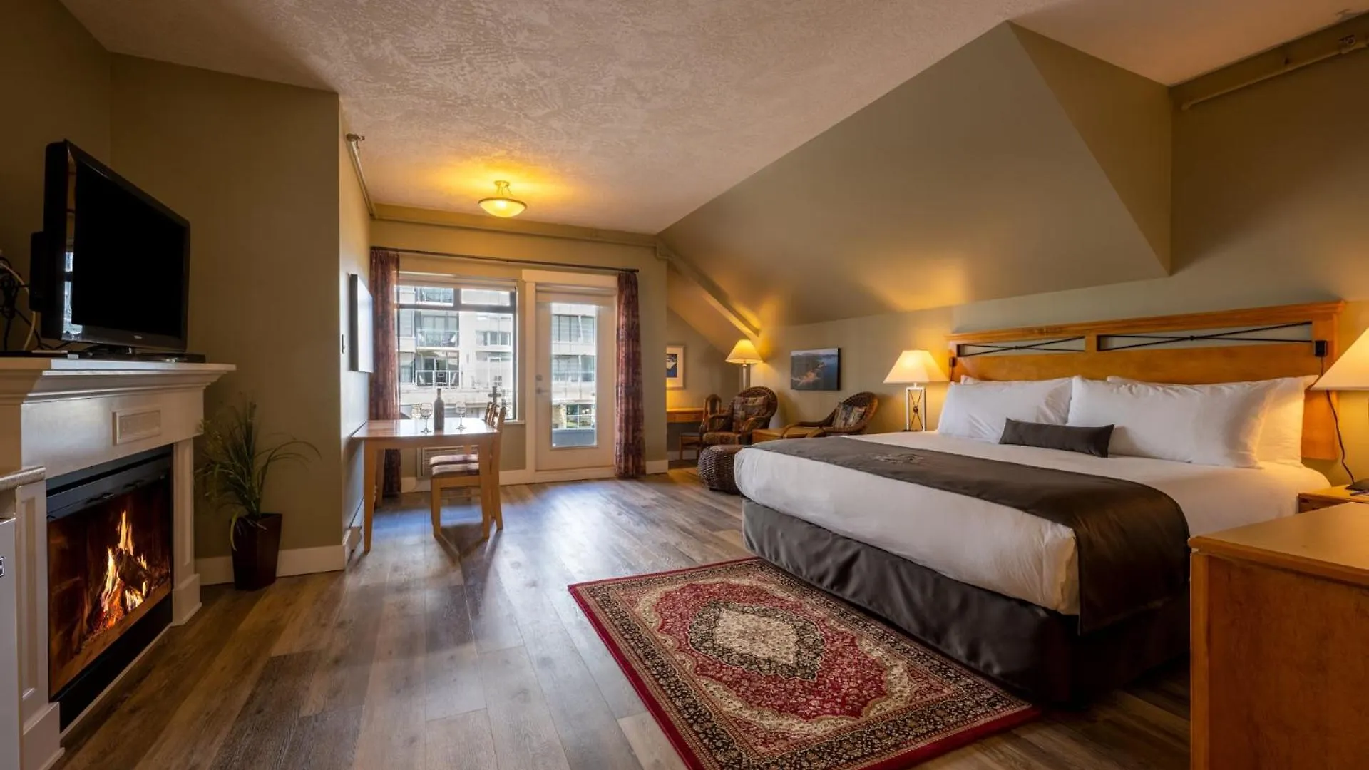 Sidney Waterfront Inn & Suites Hotel