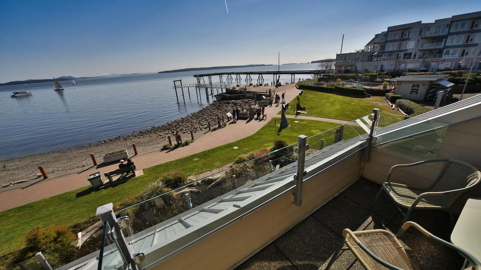Hotel Sidney Waterfront Inn & Suites