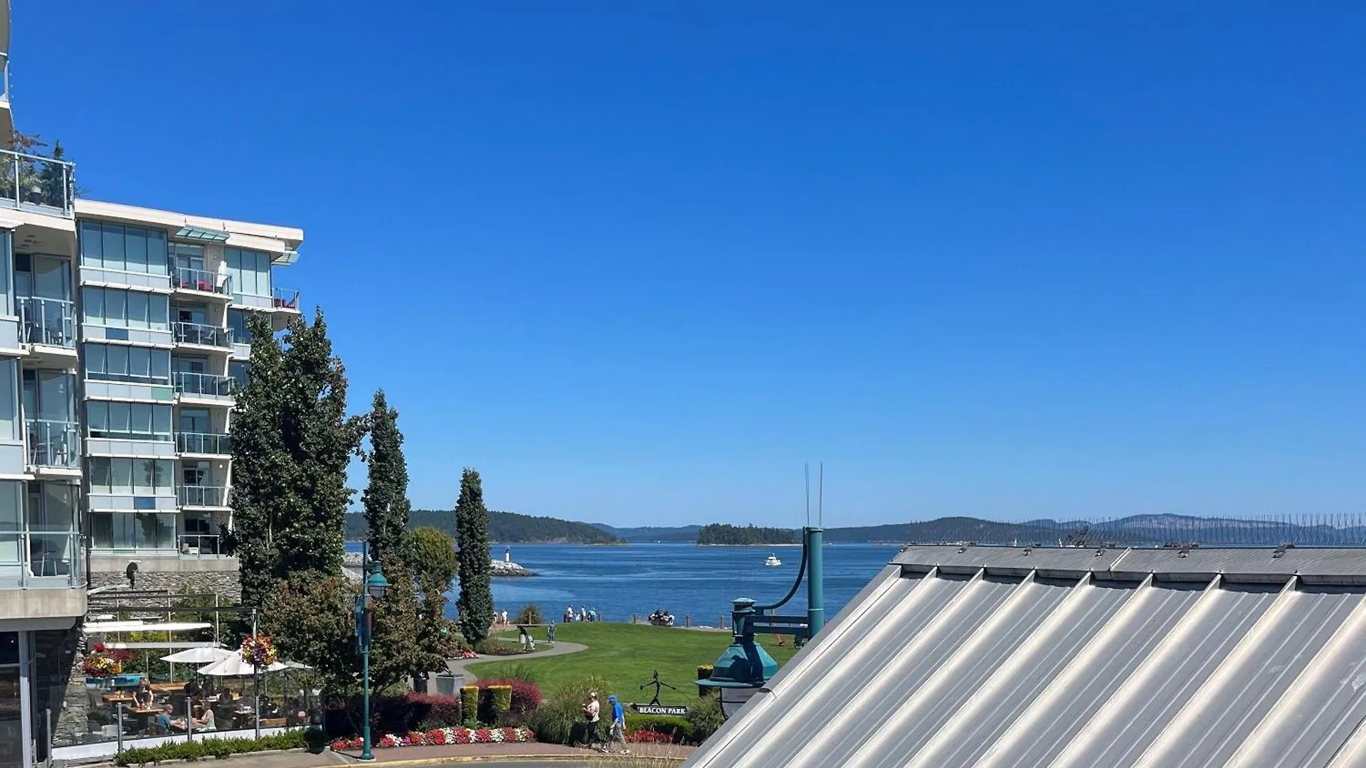 Sidney Waterfront Inn & Suites Hotel