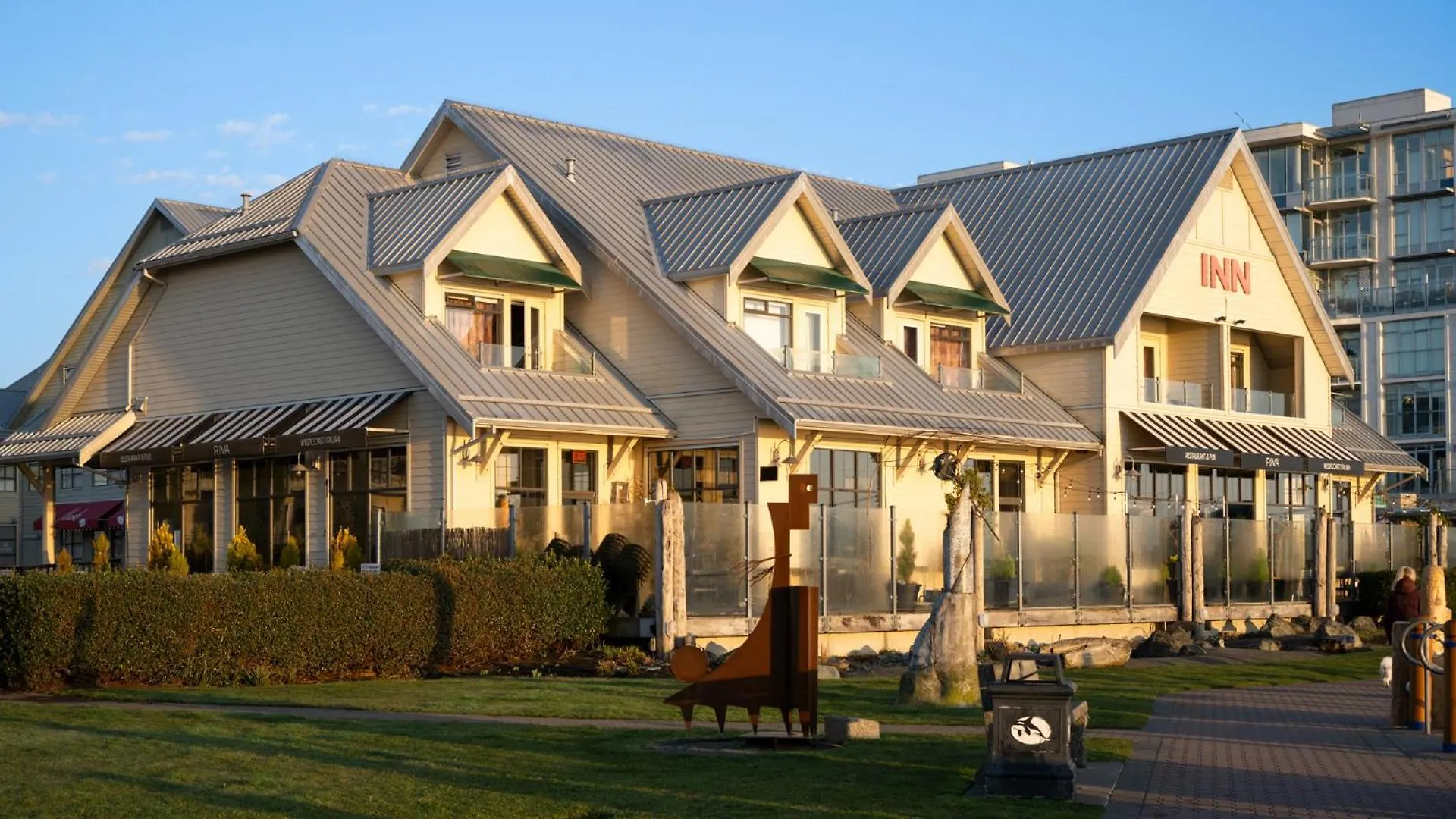 Sidney Waterfront Inn & Suites