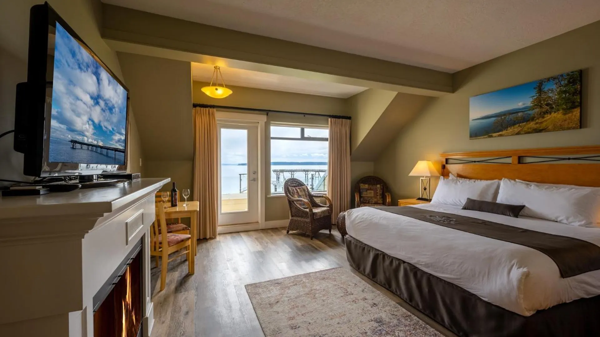 Sidney Waterfront Inn & Suites