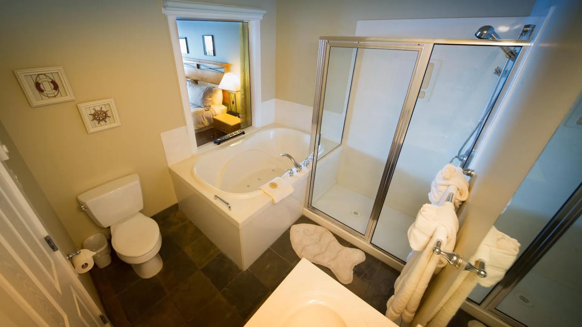 Sidney Waterfront Inn & Suites