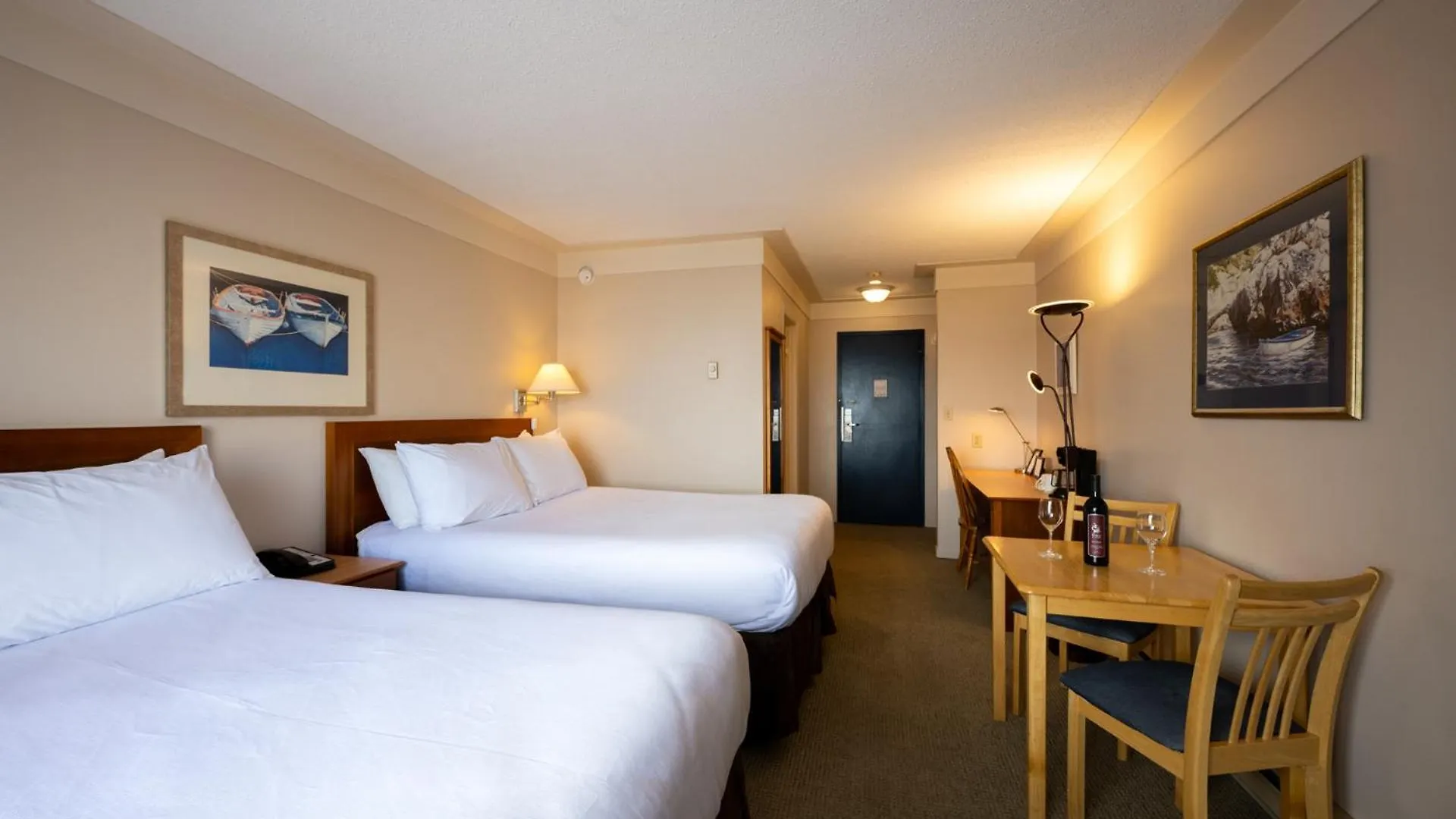 Sidney Waterfront Inn & Suites 3*,  Canada