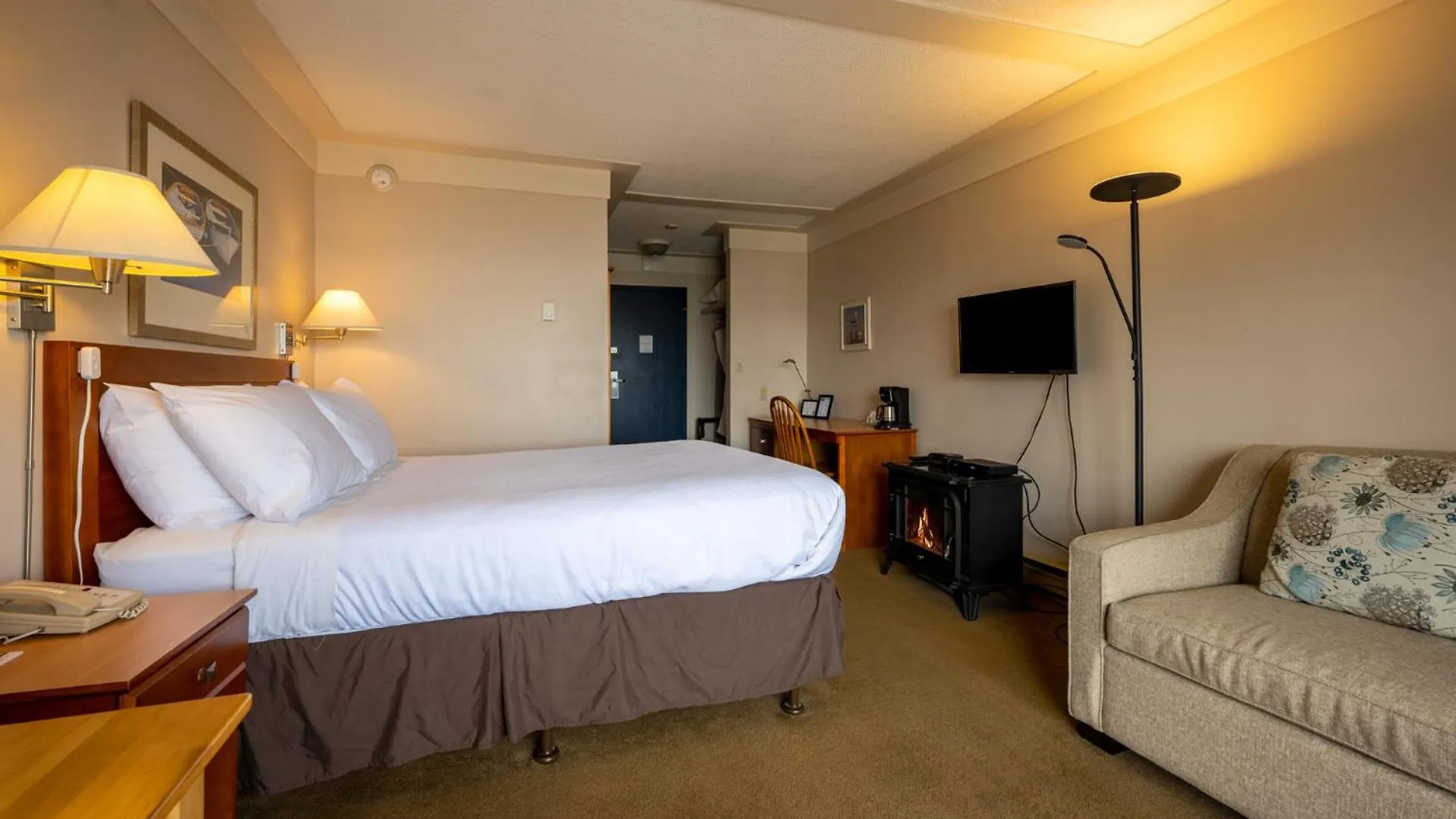 Sidney Waterfront Inn & Suites Hotel
