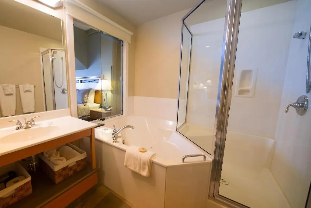 Sidney Waterfront Inn & Suites Hotel